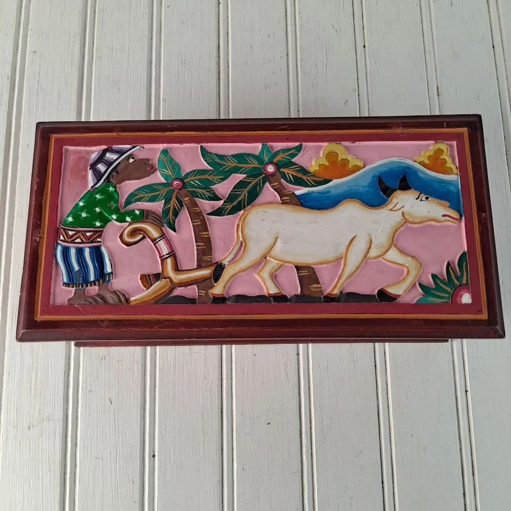 Hand Carved & Painted Wooden Trinket / Keepsake Box - Picture 3 of 10